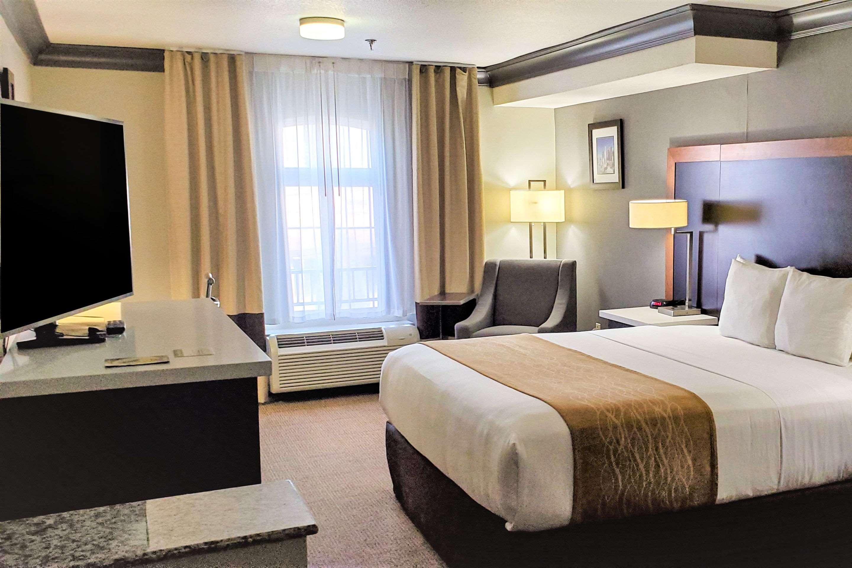 Comfort Inn & Suites Near Universal - N Hollywood - Burbank Los Angeles Esterno foto
