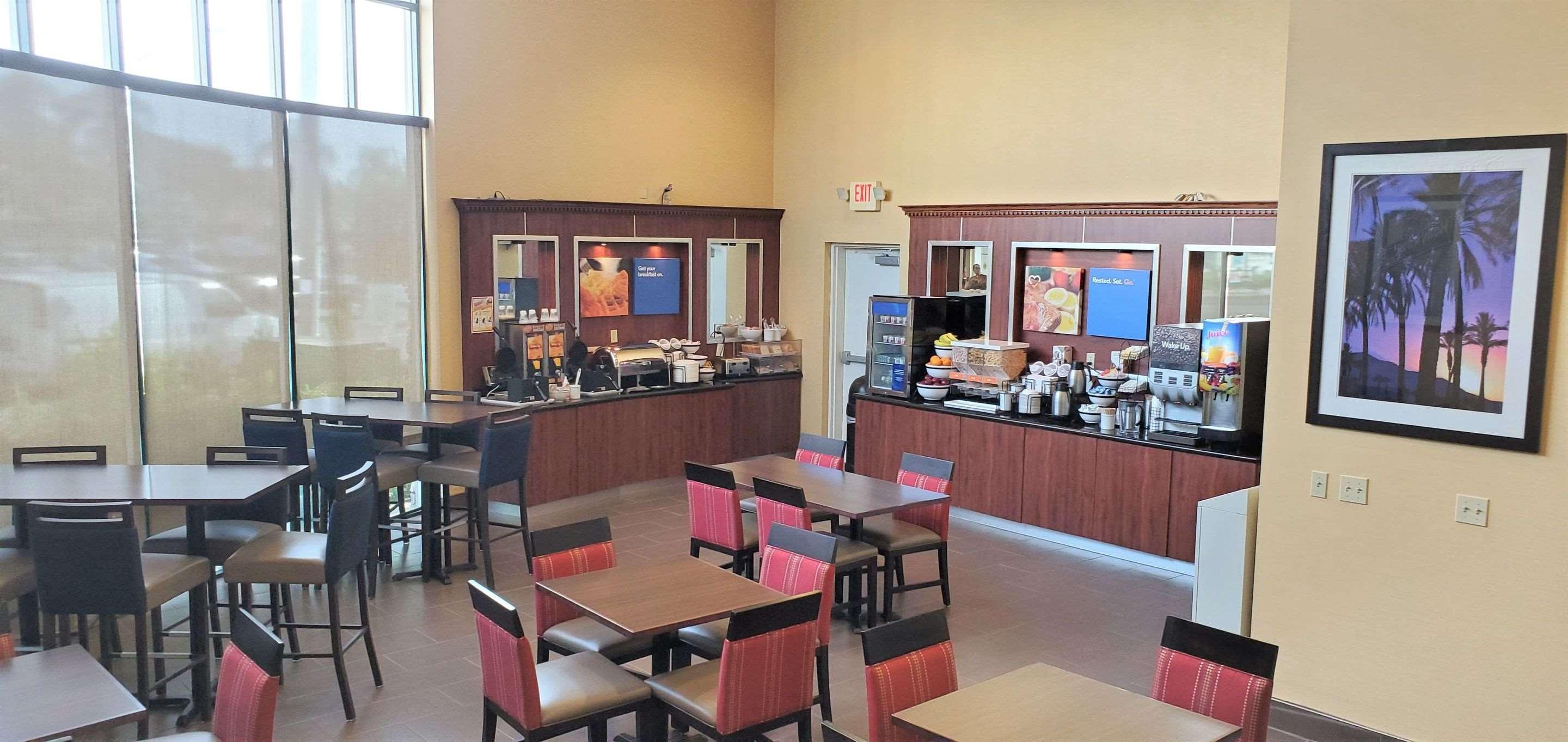 Comfort Inn & Suites Near Universal - N Hollywood - Burbank Los Angeles Esterno foto