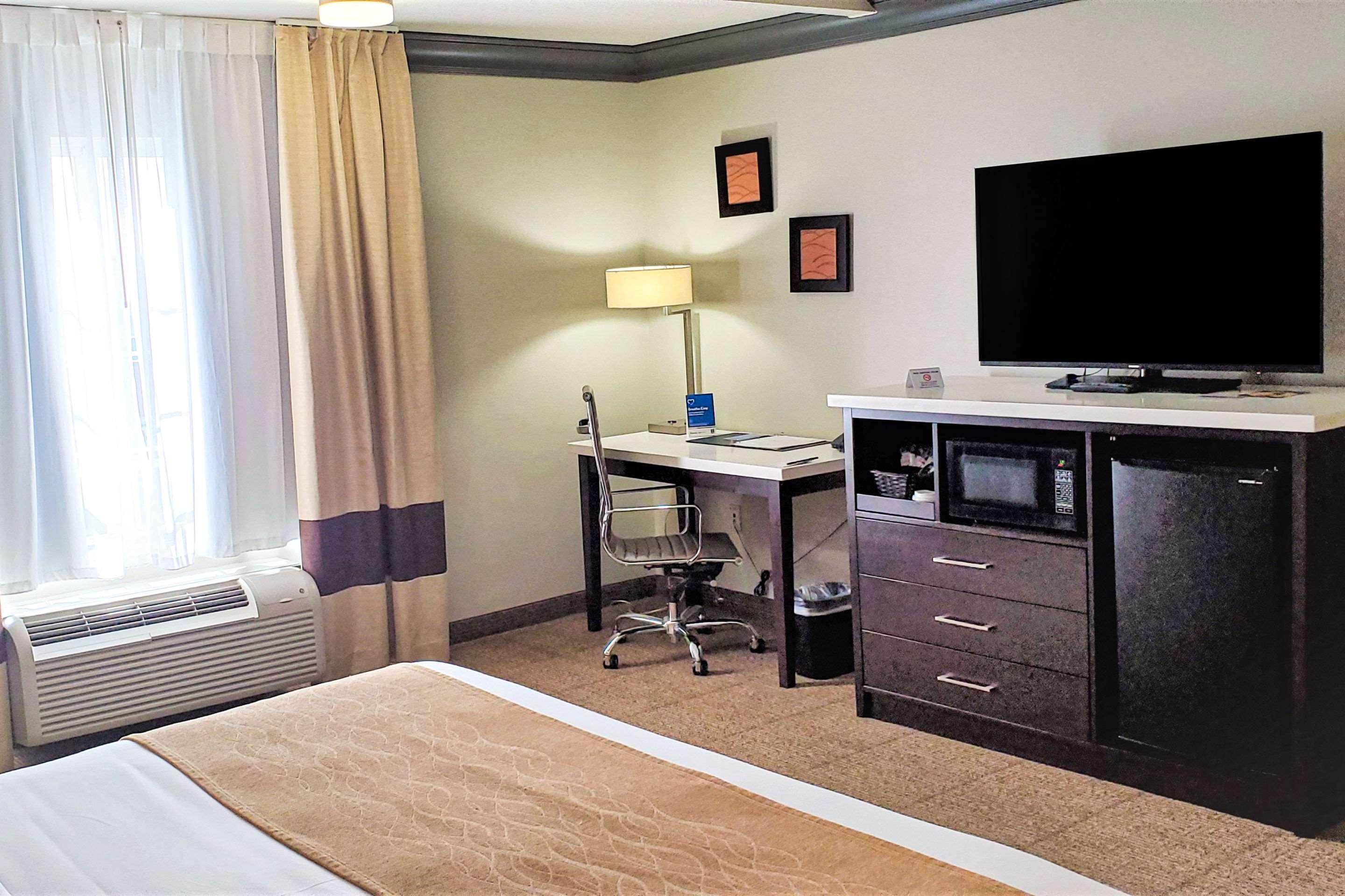 Comfort Inn & Suites Near Universal - N Hollywood - Burbank Los Angeles Esterno foto