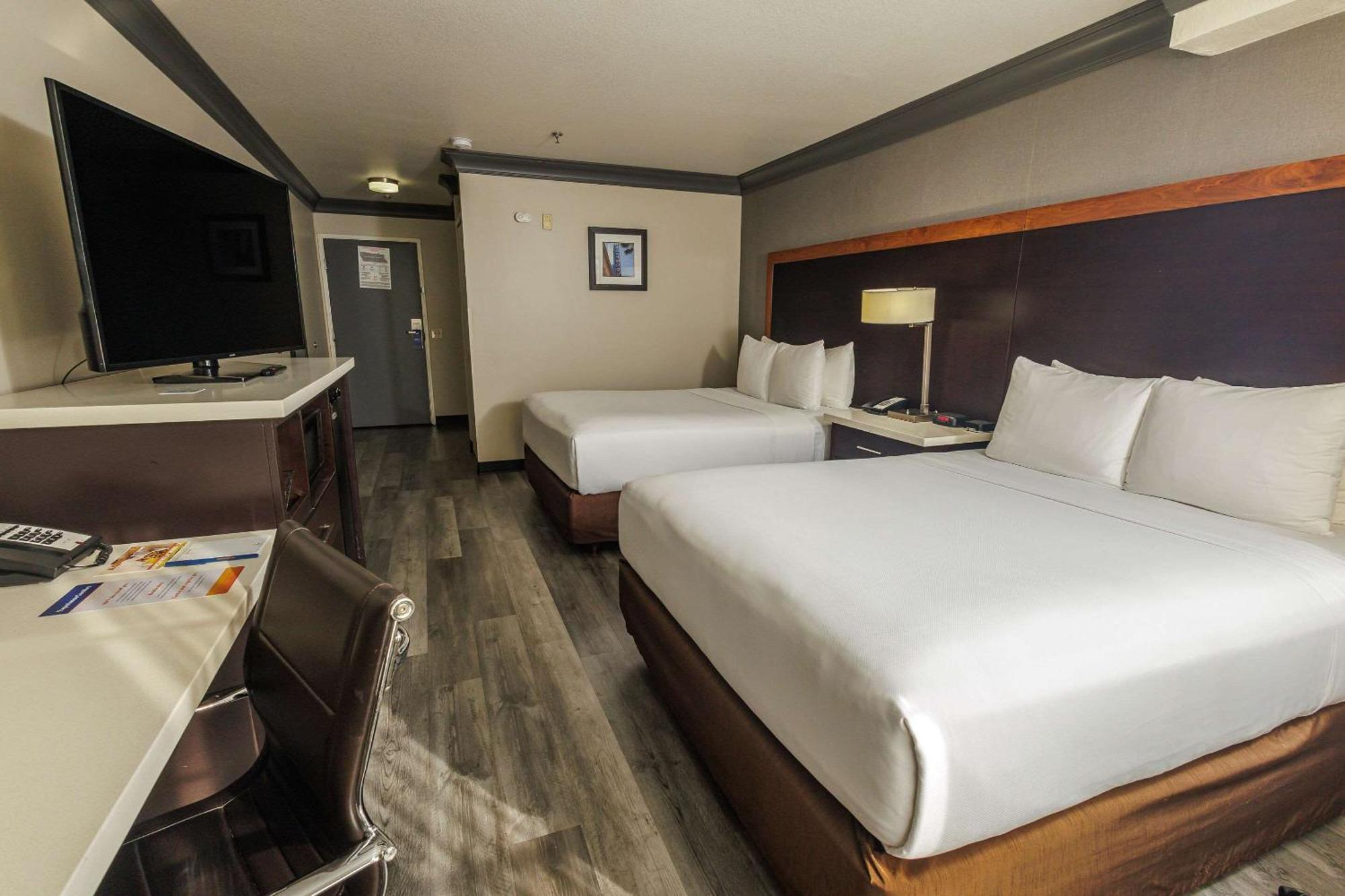 Comfort Inn & Suites Near Universal - N Hollywood - Burbank Los Angeles Esterno foto