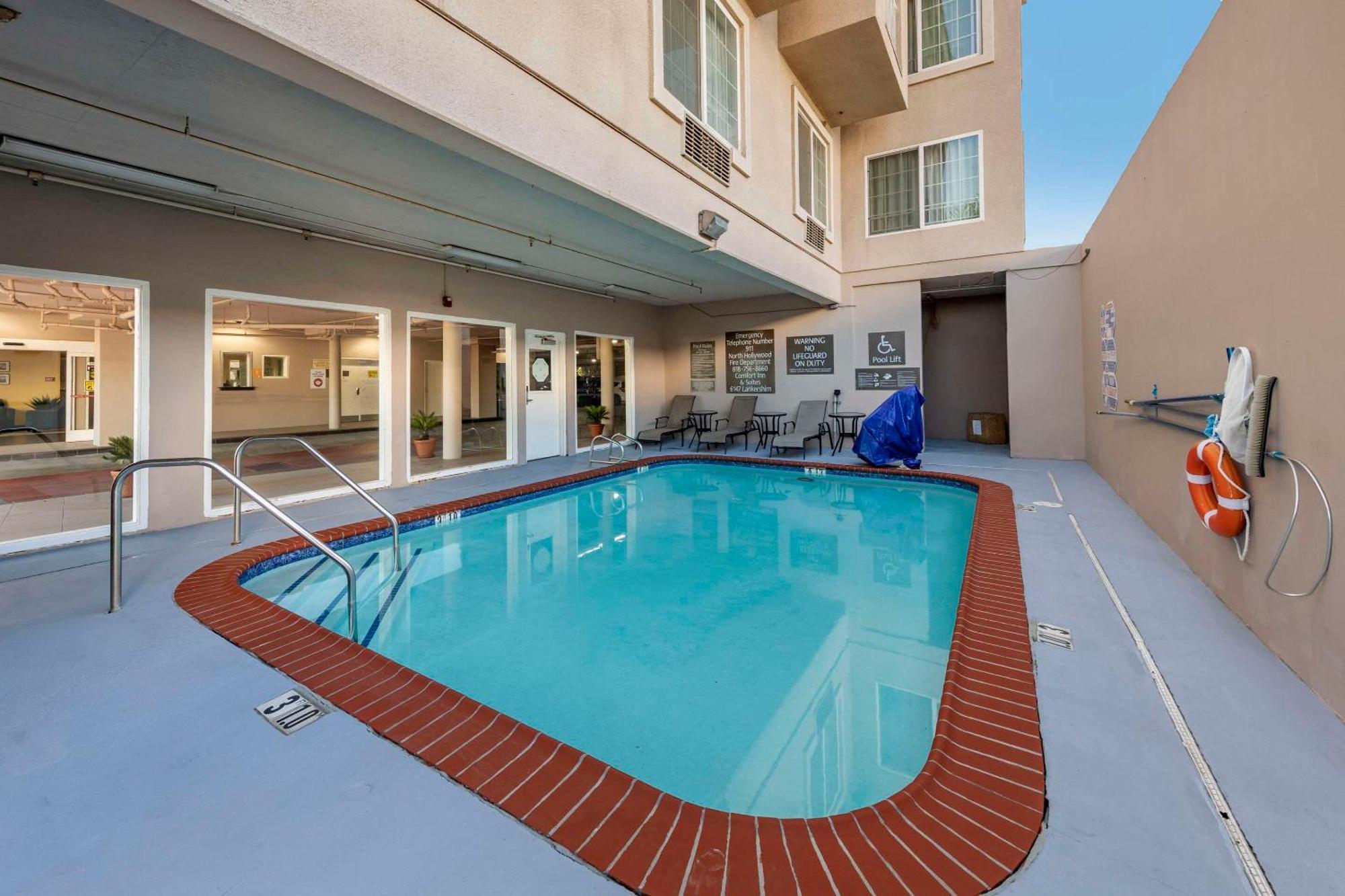 Comfort Inn & Suites Near Universal - N Hollywood - Burbank Los Angeles Esterno foto