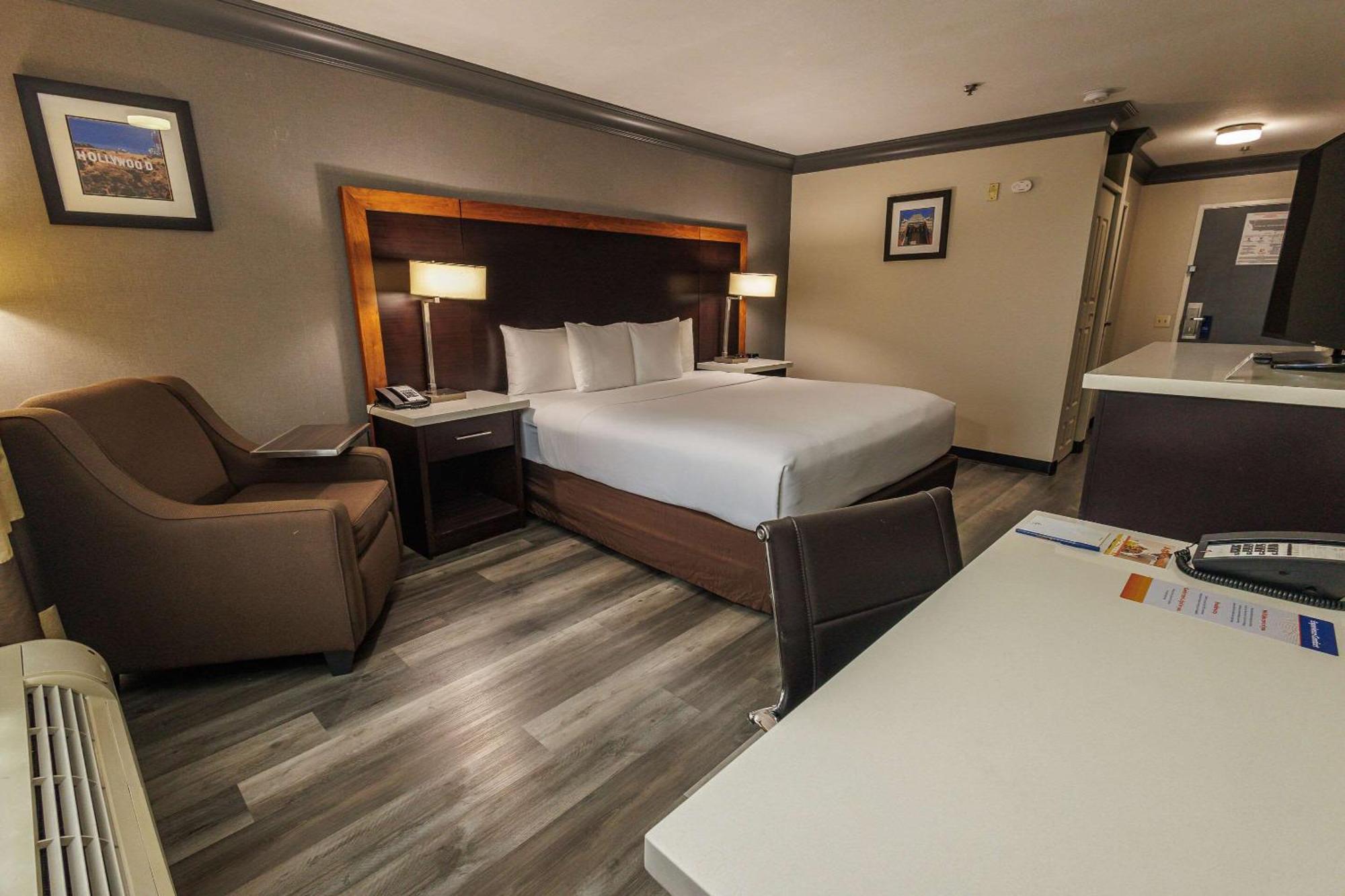 Comfort Inn & Suites Near Universal - N Hollywood - Burbank Los Angeles Esterno foto