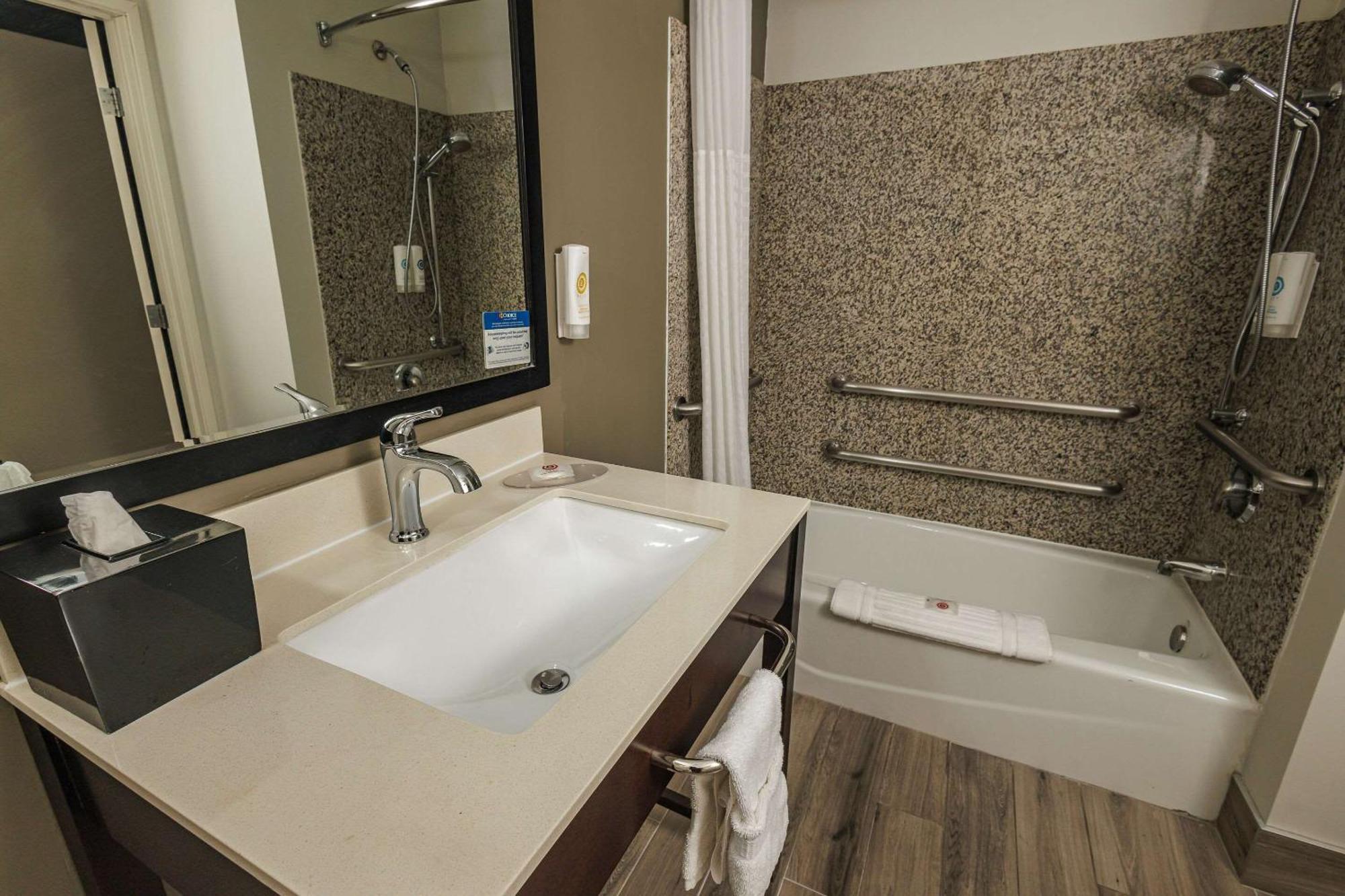 Comfort Inn & Suites Near Universal - N Hollywood - Burbank Los Angeles Esterno foto