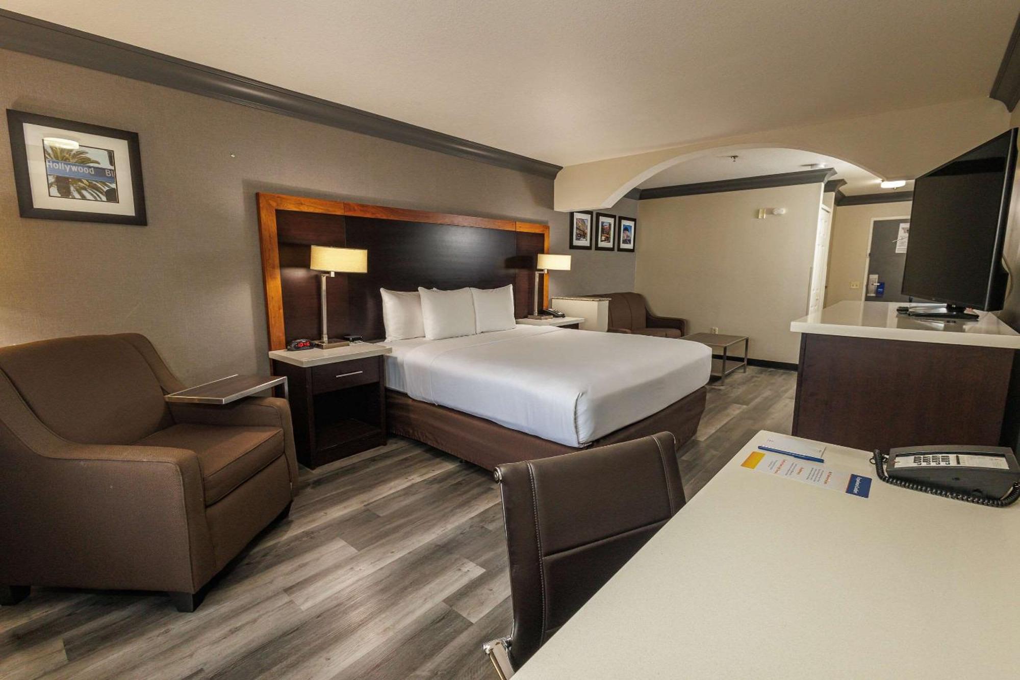 Comfort Inn & Suites Near Universal - N Hollywood - Burbank Los Angeles Esterno foto