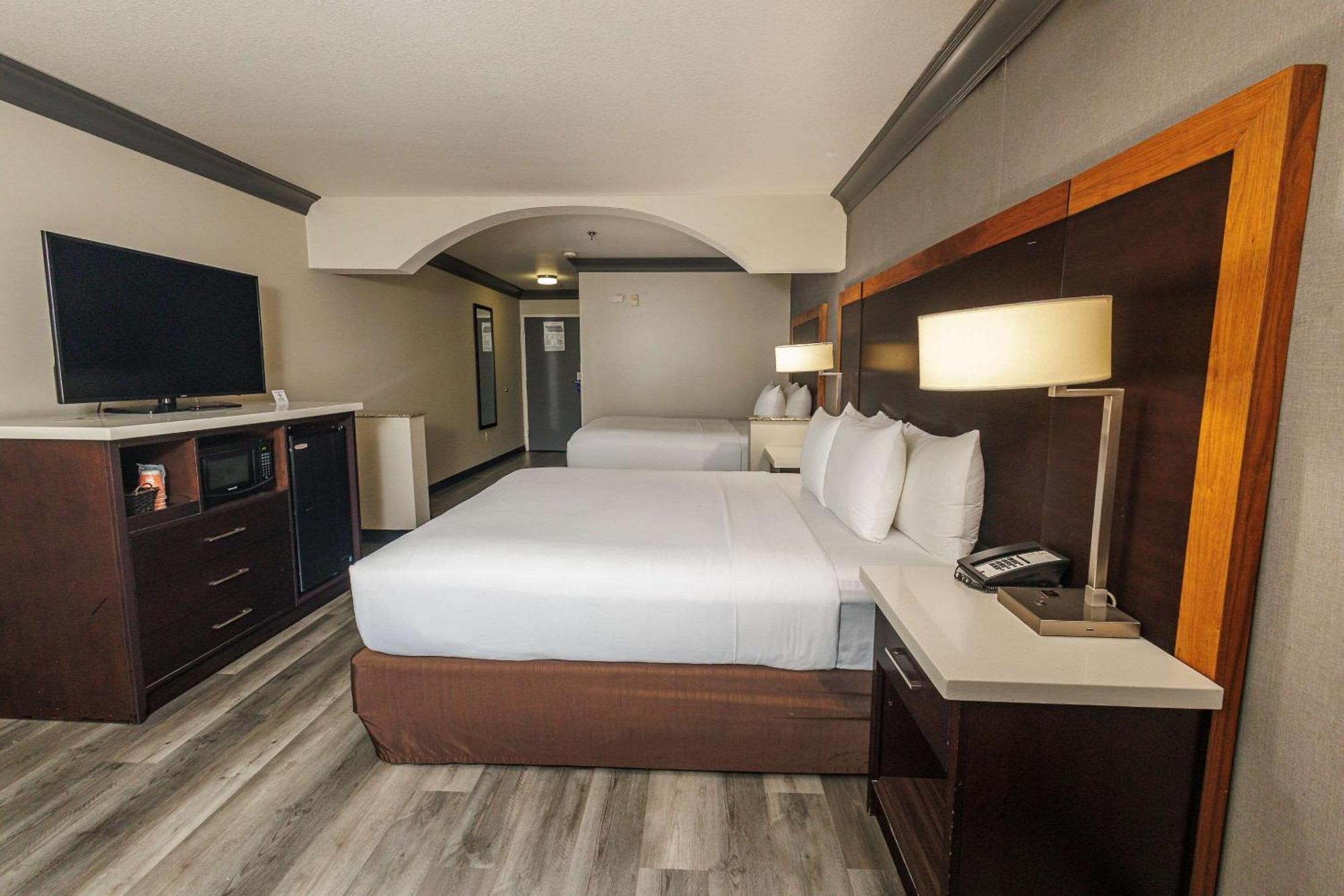 Comfort Inn & Suites Near Universal - N Hollywood - Burbank Los Angeles Esterno foto