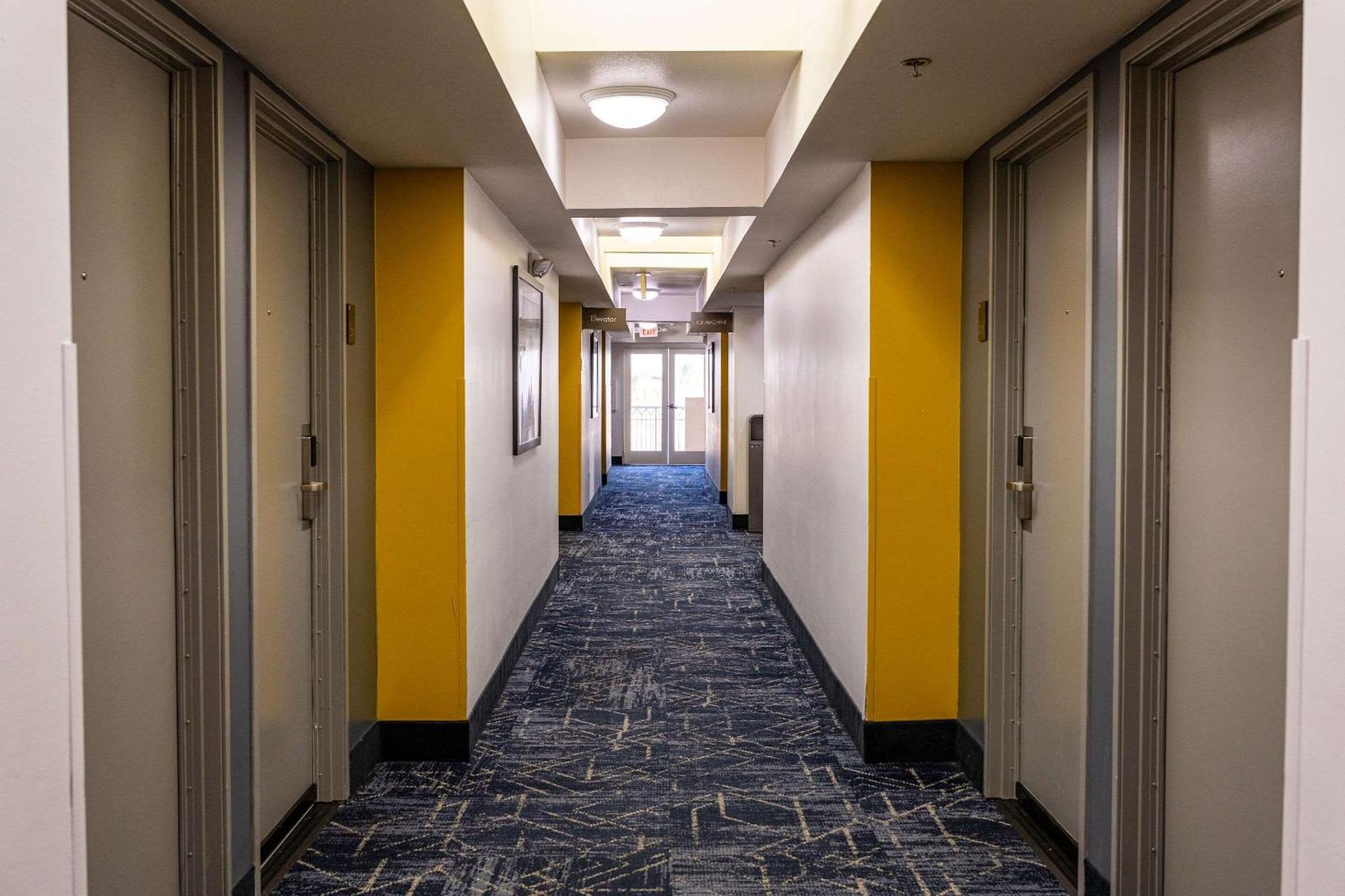 Comfort Inn & Suites Near Universal - N Hollywood - Burbank Los Angeles Esterno foto